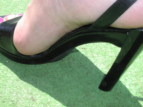 4 inch black heels outside