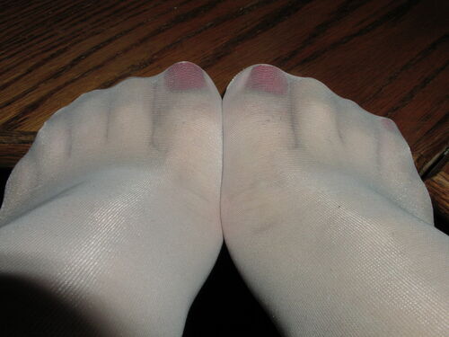 Red toes in pantyhose