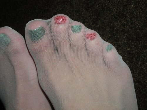 Tasty colored toes