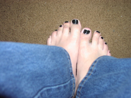 Lovely sexy black toe nails