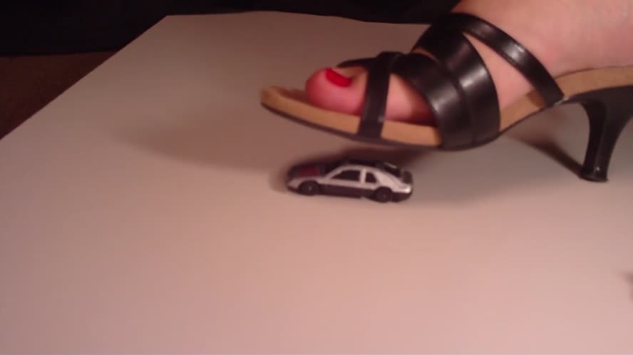 Crushing cars with my heels - transvestite